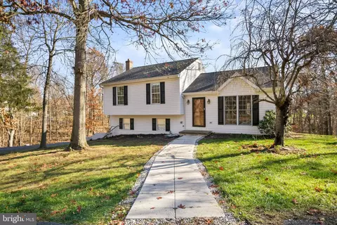 39 Angela Ln, Falling Waters, WV 25419