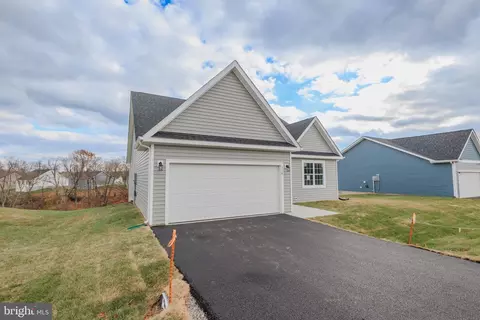 318 Vicksburg Ct, Martinsburg, WV 25404