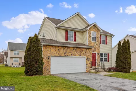 102 Mango St, Martinsburg, WV 25401