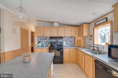 276 Burnside Dr, Falling Waters, WV 25419 photo 7