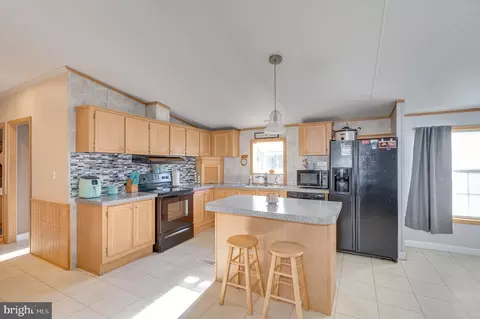 276 Burnside Dr, Falling Waters, WV 25419 photo 8