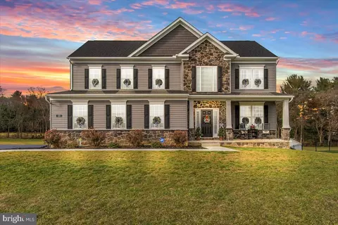 335 Chesterfield Dr, Falling Waters, WV 25419