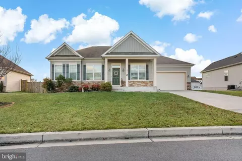 82 Serpentine Way, Martinsburg, WV 25401