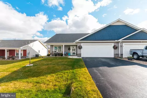 598 Dripping Spring Dr, Hedgesville, WV 25427