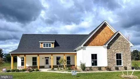 71 Glenaire Rd, Bunker Hill, WV 25413