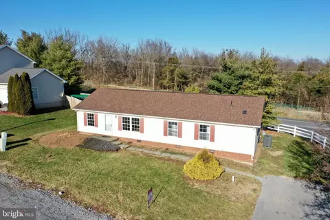 10 Glossy Ibis Ln, Martinsburg, WV 25405