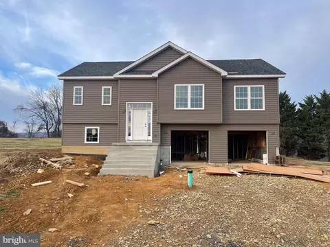 670 Duckwoods Ln, Martinsburg, WV 25403