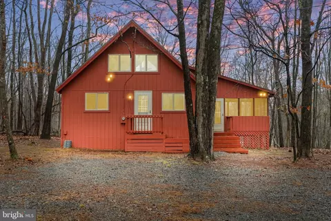 76 Oneida Trl, Hedgesville, WV 25427