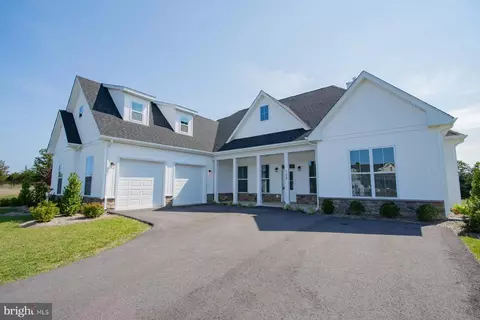 128 Glenaire Rd, Bunker Hill, WV 25413