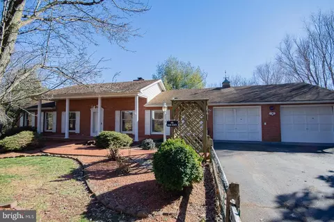 268 Showers Ln, Martinsburg, WV 25401