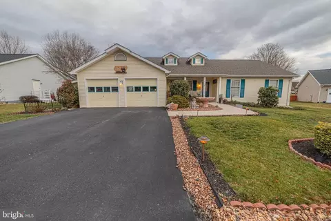 153 Stanford Ln, Falling Waters, WV 25419