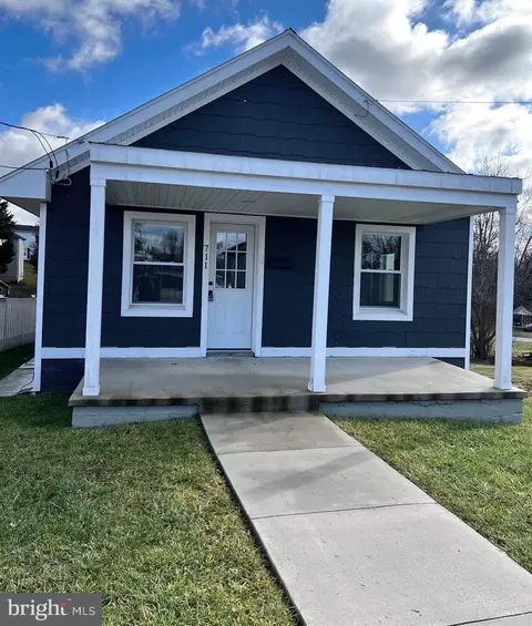 711 Albert St, Martinsburg, WV 25404