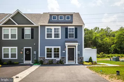 16 Loblolly Dr, Bunker Hill, WV 25413