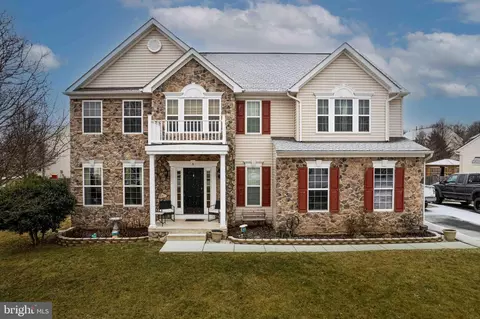 9 Calvert Cir, Bunker Hill, WV 25413