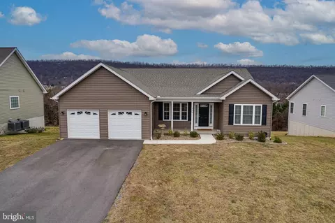520 Duckwoods Ln, Martinsburg, WV 25403