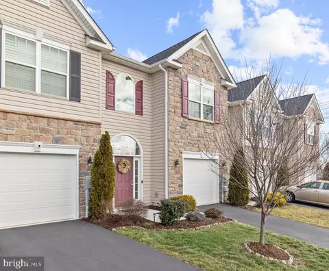 43 Polygon Pl, Falling Waters, WV 25419 photo 2