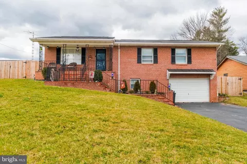 108 Rosewood Dr, Martinsburg, WV 25401