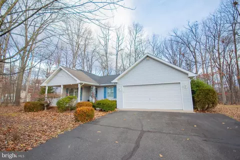 271 Poets Ln, Inwood, WV 25428
