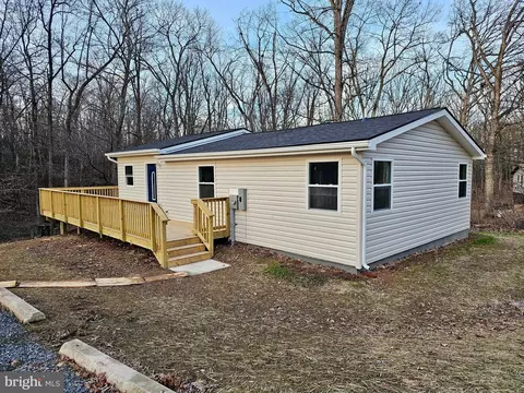 3187 Mountain Lake Rd, Hedgesville, WV 25427