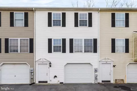 17 Morningstar Dr, Hedgesville, WV 25427