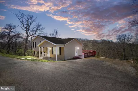 498 Crestview Dr, Martinsburg, WV 25405