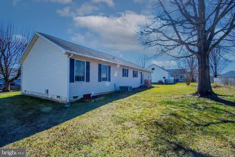 Exterior - 124 Orchid Ln, Falling Waters, WV 25419 photo 5 of 8