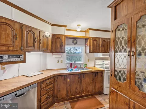 148 Parry Dr, Falling Waters, WV 25419 photo 12