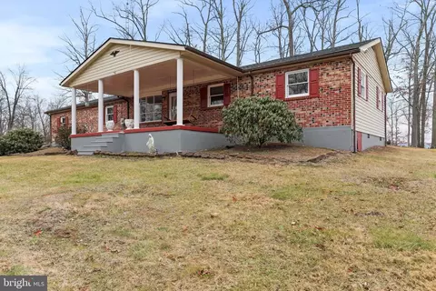 100 Yankee Ct, Hedgesville, WV 25427