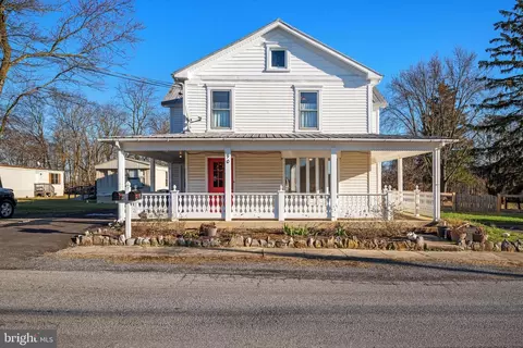 90 Pilgrim St, Inwood, WV 25428