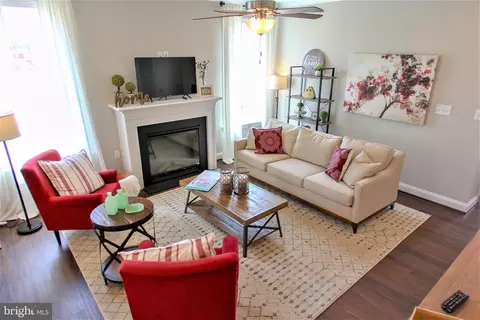 71 Colchester Ct, Bunker Hill, WV 25413