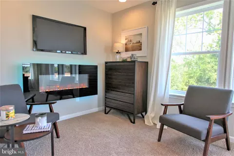 75 Colchester Ct, Bunker Hill, WV 25413