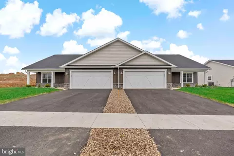 319 Dripping Spring Dr, Hedgesville, WV 25427