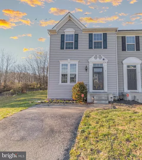 3 Ontario Dr, Falling Waters, WV 25419