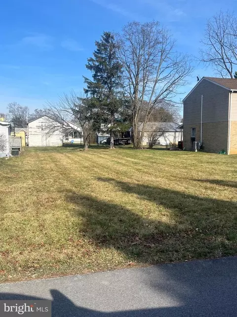 Trimble Ave, Martinsburg, WV 25404