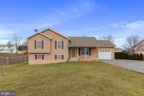 142 Larry Way, Bunker Hill, WV 25413