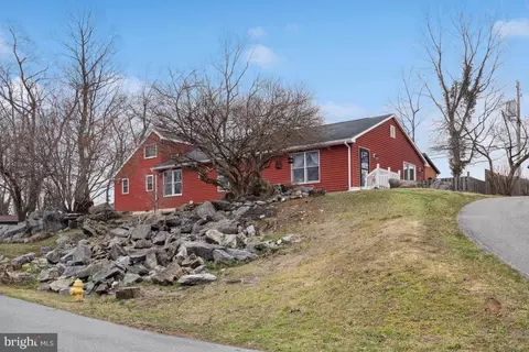 806 Mulberry Dr, Martinsburg, WV 25401