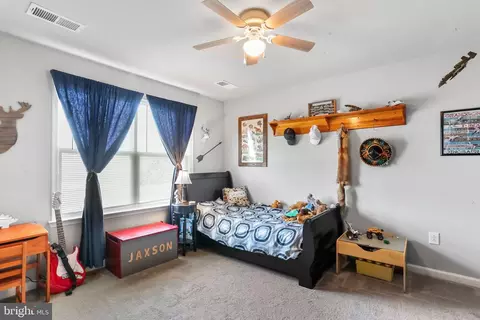 Bedroom - 2156 Vineyard Rd, Falling Waters, WV 25419 photo 6 of 9