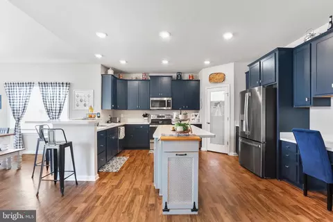 Kitchen - 2156 Vineyard Rd, Falling Waters, WV 25419 photo 3 of 4
