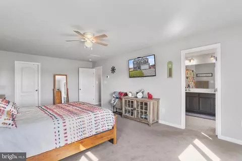 Bedroom - 2156 Vineyard Rd, Falling Waters, WV 25419 photo 4 of 9