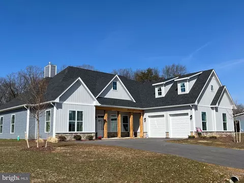 183 Glenaire Rd, Bunker Hill, WV 25413