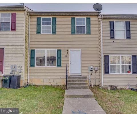 33 Sanford Dr, Bunker Hill, WV 25413