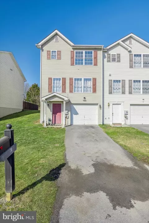 61 Cosmos Dr, Martinsburg, WV 25404