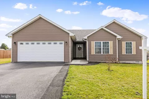 251 Latrobe Dr, Martinsburg, WV 25403
