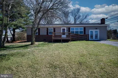 14 Merlin Dr, Inwood, WV 25428