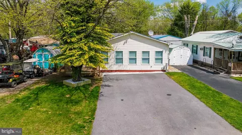 34 River Bend Park Road, Falling Waters, WV 25419