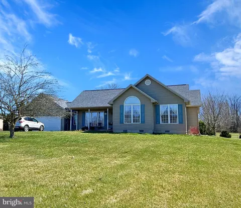170 Capricorn Dr, Martinsburg, WV 25403