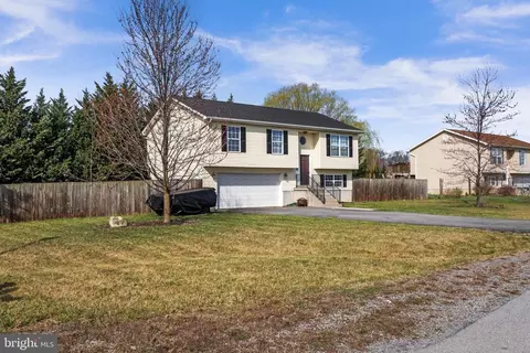 15 Purple Finch Dr, Martinsburg, WV 25405