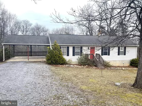 632 Needmore Rd, Martinsburg, WV 25403