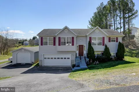 44 Burdette Dr, Martinsburg, WV 25404