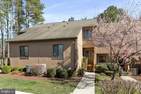 208 Fishhook Ln, Hedgesville, WV 25427